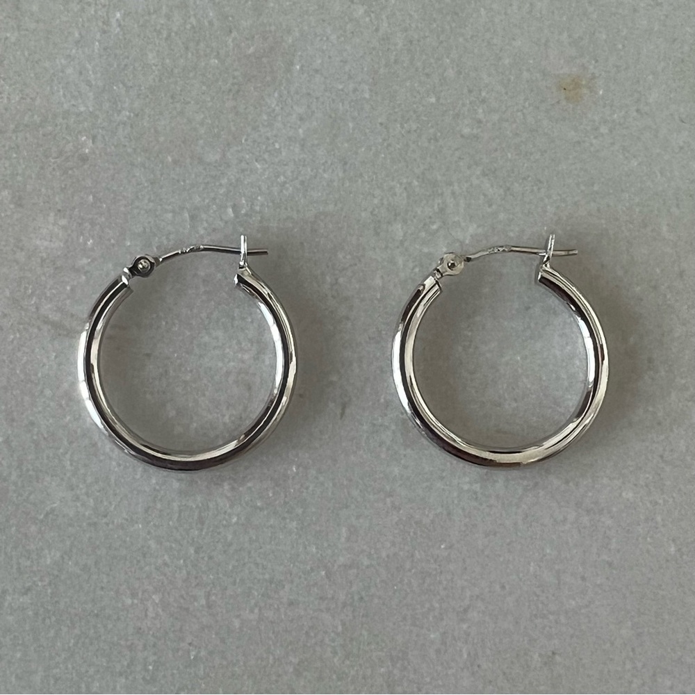 14k White Gold Glossy Thin Hoop Earrings